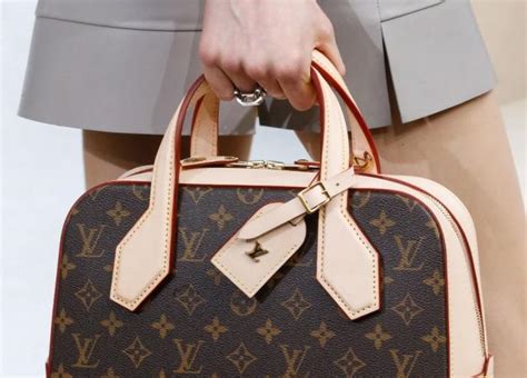 Πως να ξεχωρίσεις μια αυθεντική Louis Vuitton τσάντα από μια .